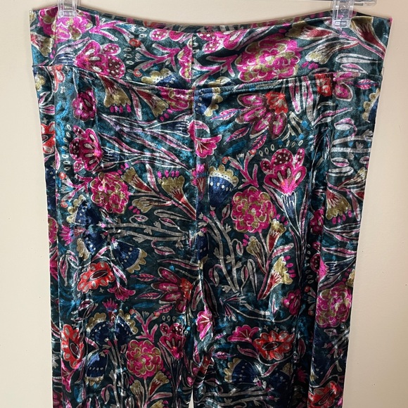 Natural Life Cali Flare Pants Size Large Floral Stretch Velvet Velour Pull On - Picture 3 of 9
